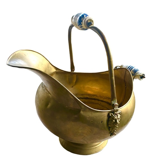 Dutch Copperware Coal Scuttle Vintage Large Lion Head Copper Porcelain Handles - Picture 3 of 11